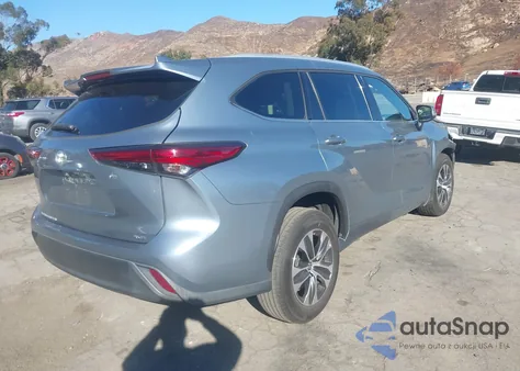 2022 Toyota Highlander Xle z USA, uszkodzony, nr VIN 5TDGZRAH8NS112899